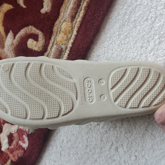 Crocs Splash Slides,Size 7, Cream color. - Picture 3 of 5